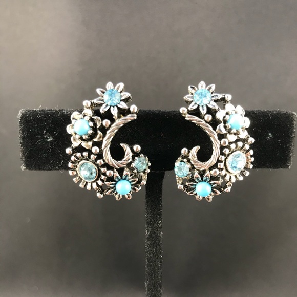 Lisner Jewelry - Vintage Lisner silver and light blue clip earrings